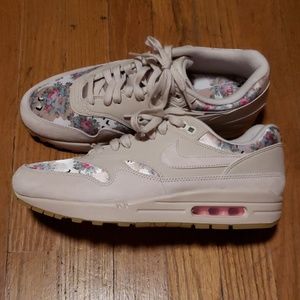 Nike Air Max sz 9.5